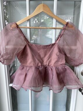 Altar’d state Romantic ballet Mauve Puff-Sleeve Peplum Blouse xs